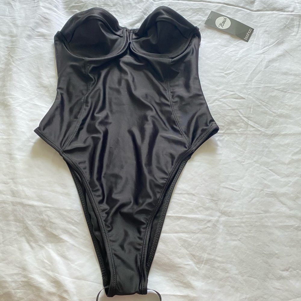 Boohoo Underwired cupped swimsuit
